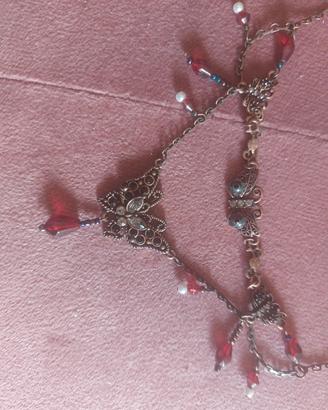 collana choker con orecchini abbinati