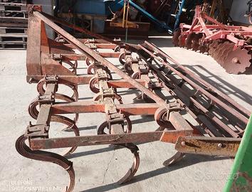 Estirpatore a molle con rullo vibrocoltivatore