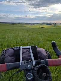 Supporto per borsa da manubrio in bikepacking