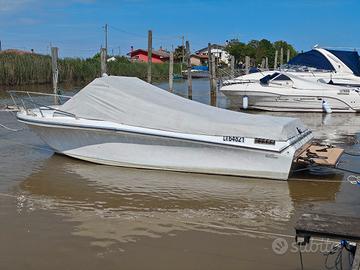 barca pilotina cabinato 6,30m