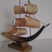 ANTICO VELIERO TUTTO  IN CORNO 