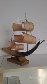 ANTICO VELIERO TUTTO  IN CORNO 