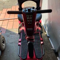 Sedia a rotelle elettrica pieghevole