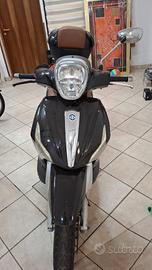Beverly 300 ie
