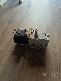 Pfeiffer DUO 5 Vacuum Pump – Funzionante.