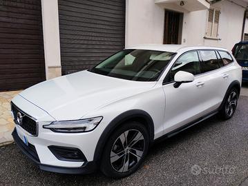   volvo V60 cross country