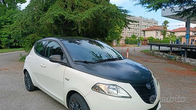 Lancia Ypsilon Momo  Design