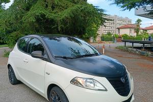 Lancia Ypsilon Momo  Design