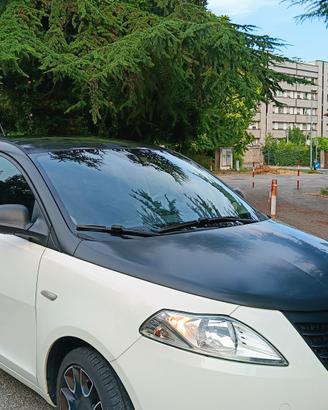 Lancia Ypsilon Momo  Design
