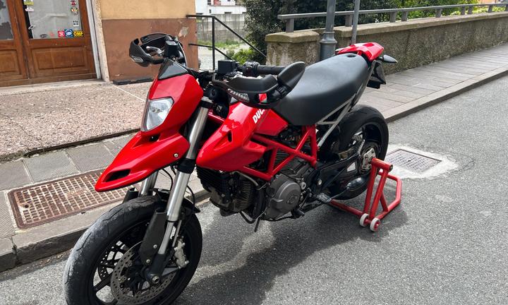 Ducati Hypermotard 796 - 2010