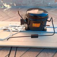 Gruppo compressore frigorifero Ariston HQY75AA gas