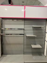 Arredo negozio scaffale