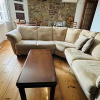 Divano a L colore beige