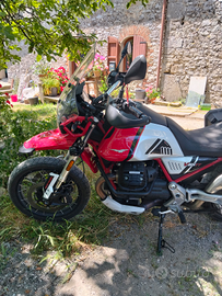 Moto Guzzi V85TT (centenario)