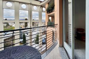 LUMINOSO BILOCALE CON BALCONE E BOX A CASATENOVO