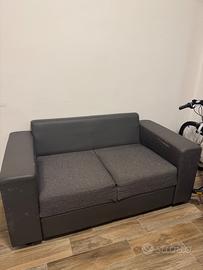 Divano grigio due posti