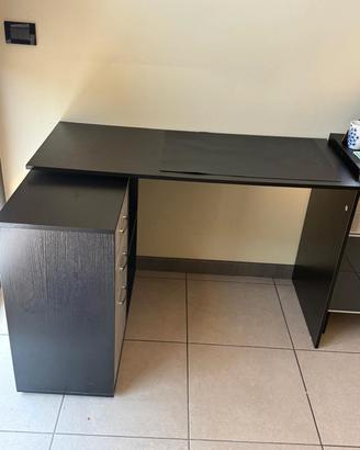 Scrivania moderna angolare con cassettiera