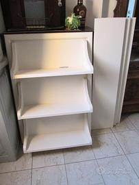 Libreria, in finitura laccata anticato bianco
