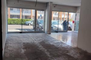 Locale commerciale vetrinato di circa 100mq