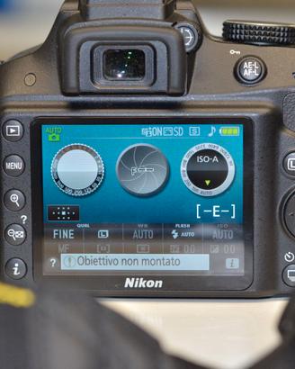 Nikon D3300 + ob. 18/55 - 290 SCATTI !!! -