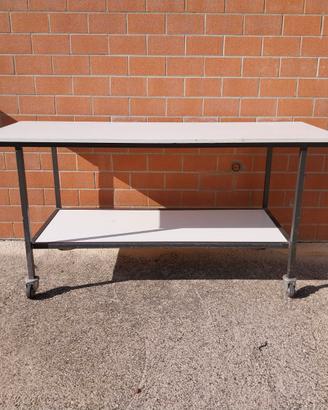 Tavolo con ruote cm.190x75x90h.