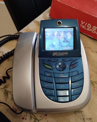 Coppia di videotelefoni.