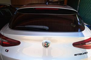 Auto Stelvio Veloce