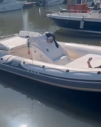 Gommone 7,40 300cv entrobordo