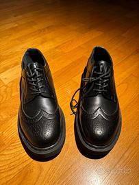 Scarpe Bata Nera con lacci