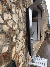 Colonna doccia acciaio frontale e nera laterale mu