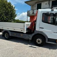 Autocarro Mercedes Atego 815 con gru