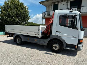 Autocarro Mercedes Atego 815 con gru