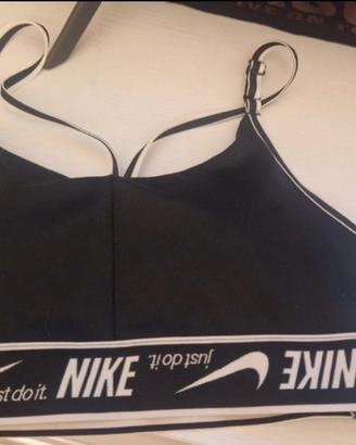 Top nero marca Nike taglia S