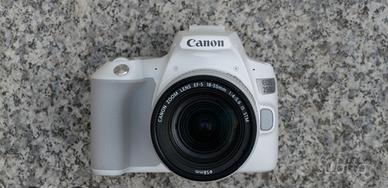 Fotocamera canon eos 250 D  bianca