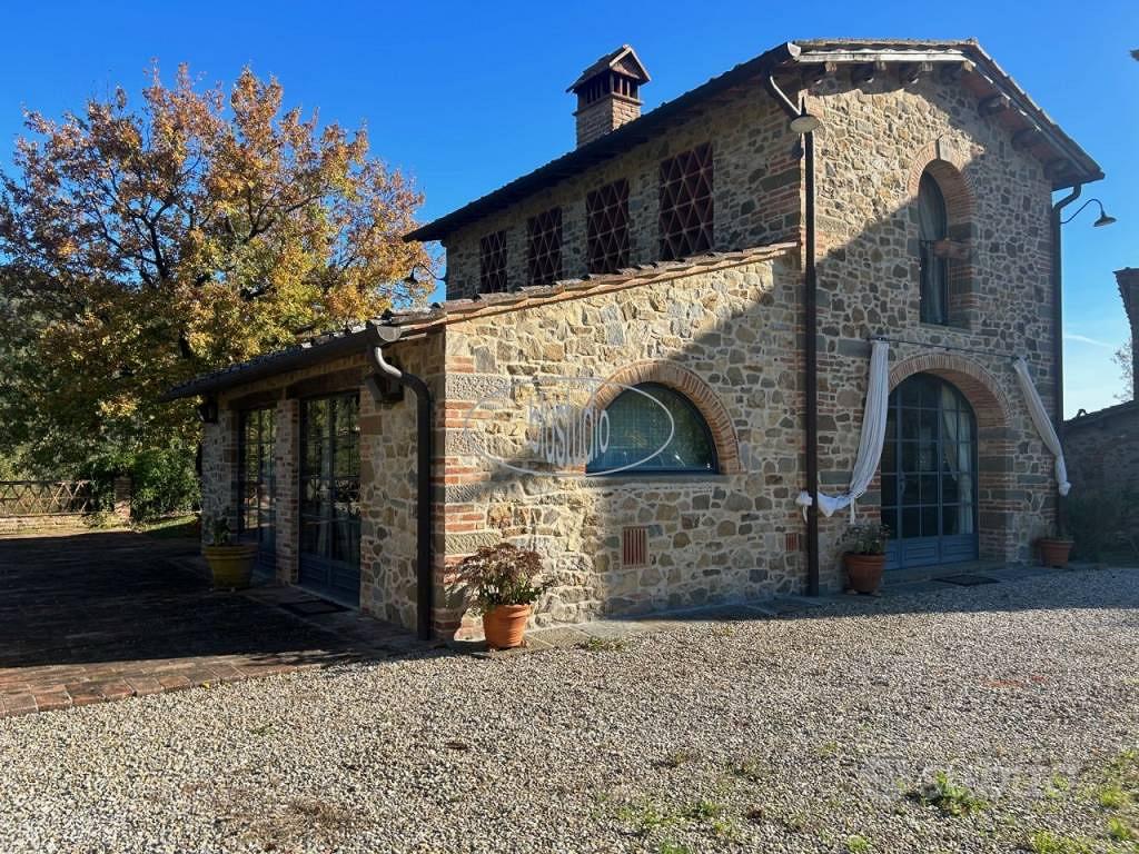 Rustico / Casale di 511 m² con più di 5 locali e b - Vista 3