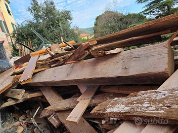 legname stagionato per ardere o piccole costru