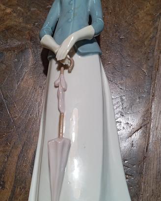 statuina in porcellana 