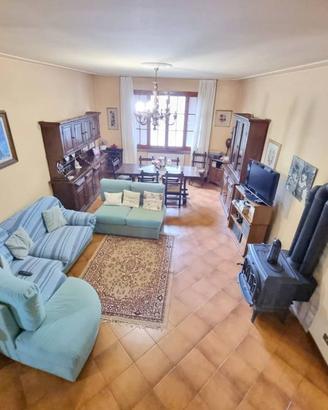 Casa indipendente di 355 m² con più di 5 locali e 