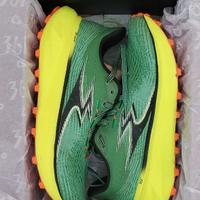 Scarpa per camminare/correre in montagna/sterrate