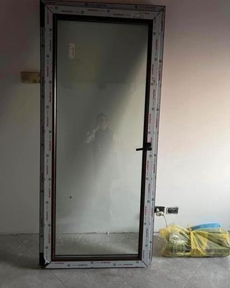 Porta finestra per balcone in PVC . Nuova!