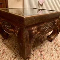 Tavolino in legno lavorato a mano