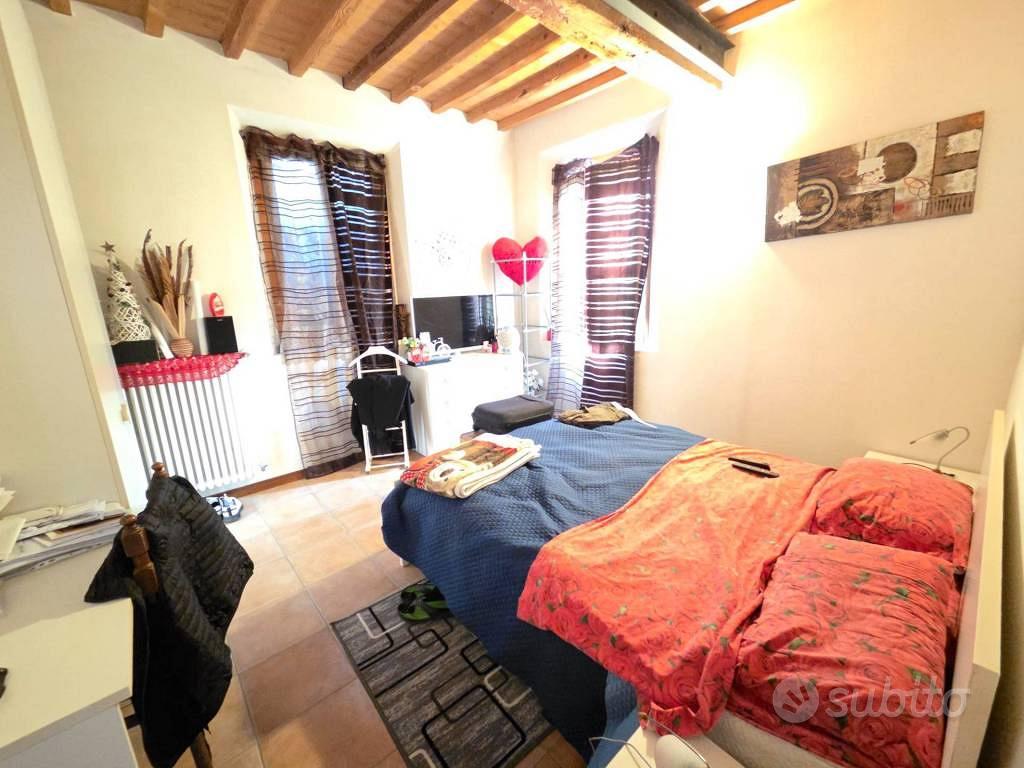 Villa di 253 m² con più di 5 locali e box auto dop - Altro