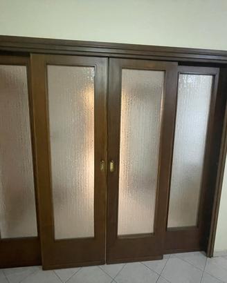 Porta scorrevole in legno e vetro