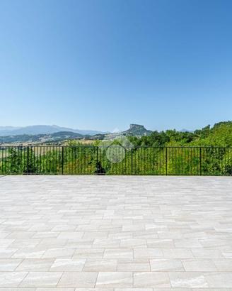 VILLA SINGOLA A CASTELNOVO NE' MONTI