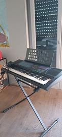 tastiera vintage (modello Yamaha PSR-185)