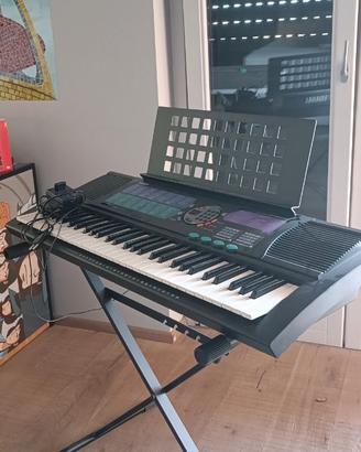 tastiera vintage (modello Yamaha PSR-185)