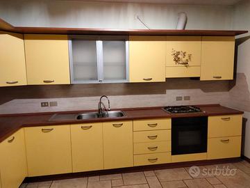 Cucina completa di elettrodomestici, come nuova