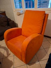 poltrona con poggiapiedi