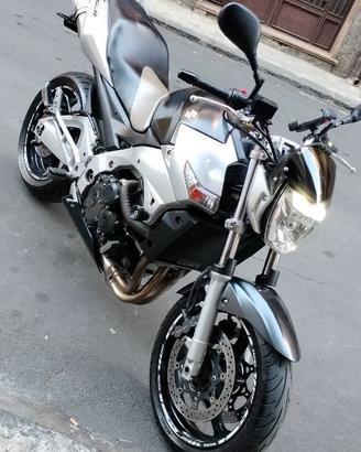 Suzuki gsr 600
