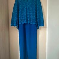 Tuta elegante sartoriale blu con blusa pizzo